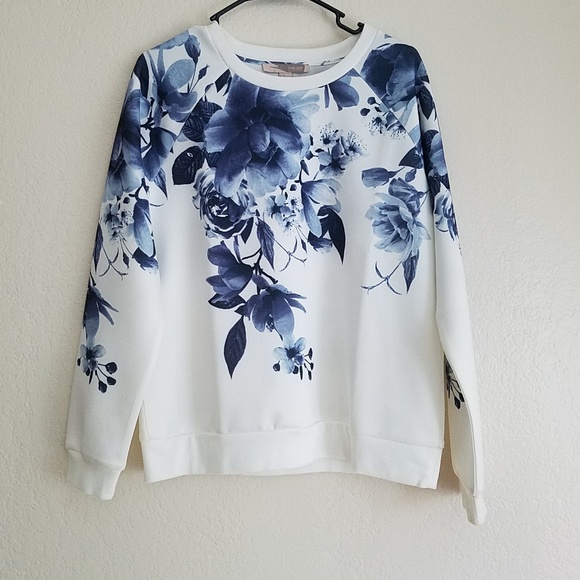 Forever 21 Sweaters - Forever 21 | Blue Floral Crewneck Sweater